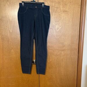 Hue pull on jeans with back pockets and belt loops size L